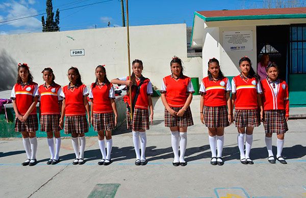  Antorcha Magisterial realiza concurso de escoltas escolares 