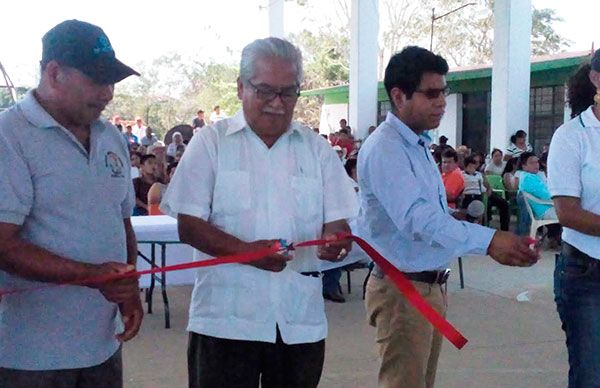  Antorcha inaugura techado de cancha del IEBO en el Istmo