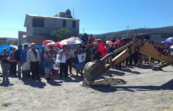 Con una inversión de un millón de pesos inicia obra en Copándaro.