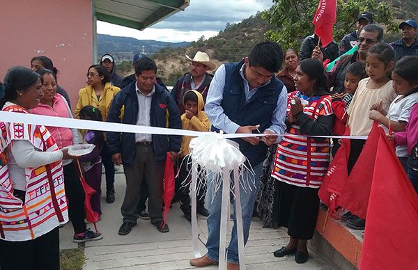 Municipio de Nundaco, beneficiado con la construcción de un techado