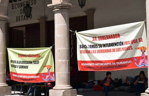 Antorchistas levantan plantón del Congreso Local