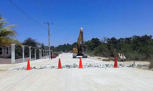 Gestionan reparación de  carretera en Tomatlán