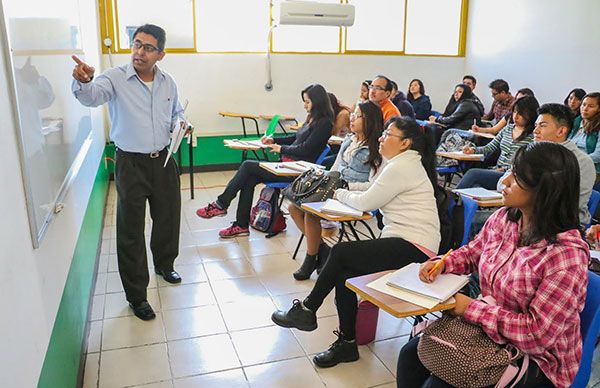 Chimalhuacán reconoce labor de docentes  