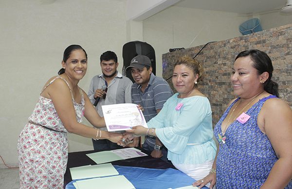 Antorcha Magisterial festeja a docentes en el Puerto de Veracruz