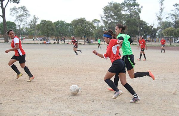 Participan jóvenes poblanos en Torneo Nacional de Futbol