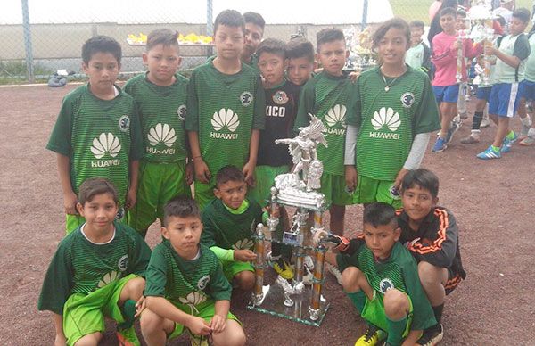 Destacan niños de Atlixco en el Torneo Nacional de Futbol