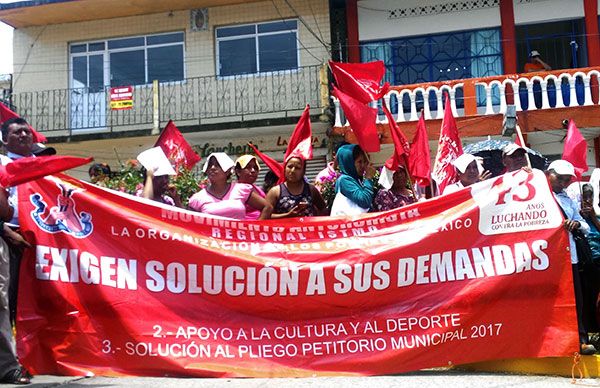 Marcha en  Matías Romero para exigir solución a sus demandas