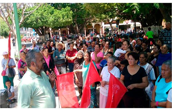 Con la mano en la cintura, José Carlos Lugo se retracta de sus promesas