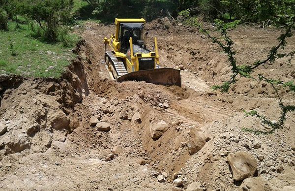 Avanza construcción de caminos saca cosechas y bordos en el Valle Tequilero