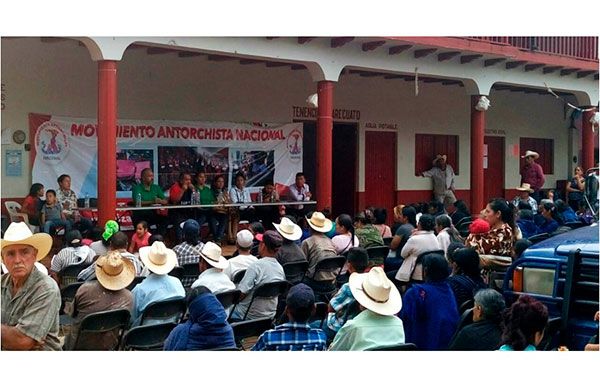 Busca pueblo de Tangamandapio soluciones ante las deficiencias en el sector salud