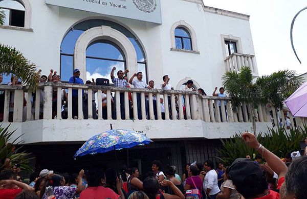  SEDATU cierra puertas a manifestación antorchista