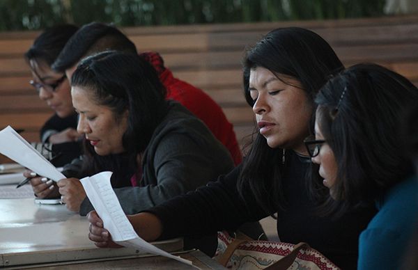 Docentes antorchistas se preparan para concurso estatal de poesía coral