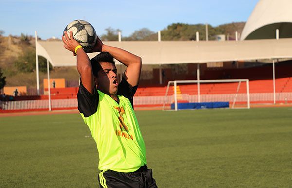 Finalizan eliminatorias y arrancan semifinales en fútbol