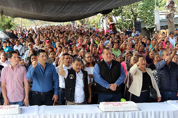 Antorchistas inauguran pavimentación en Loma Alta 