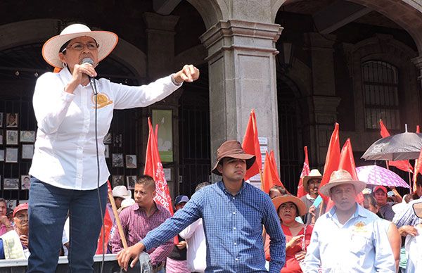 En Cuernavaca reanudan marchas ante la cerrazón de gobierno perredista 