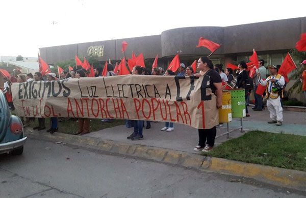 Antorchistas libran jornadas de lucha ante la CFE en Ciudad Guzmán