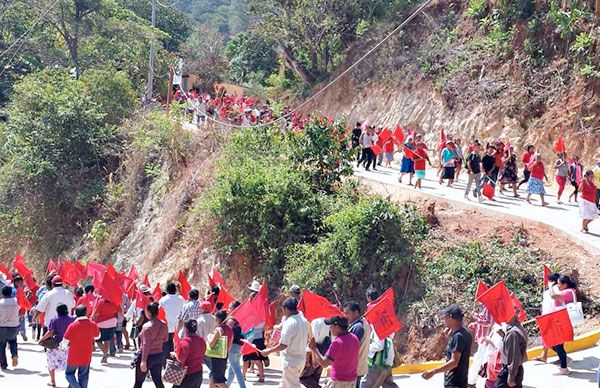 Antorcha trabaja para el pueblo; inaugura obra de pavimentación 