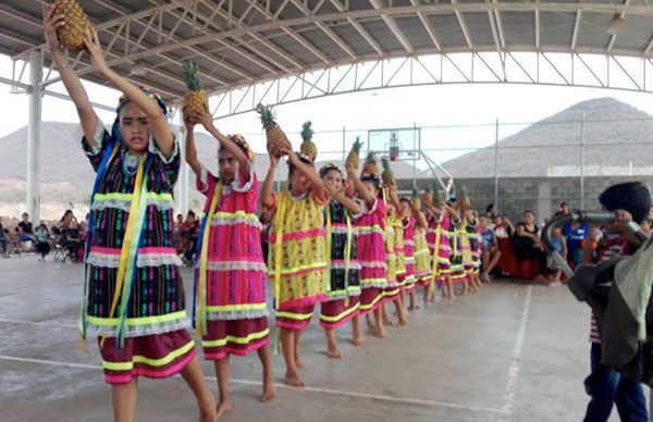 Con evento cultural festejan a niños y madres en la Unión Antorchista