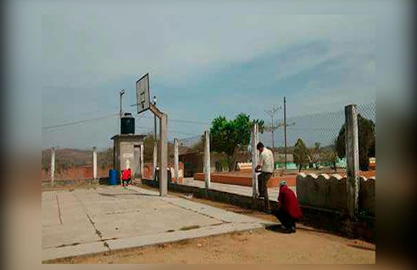 En Tomatlán, hacen preparativos para techado de cancha de usos múltiples