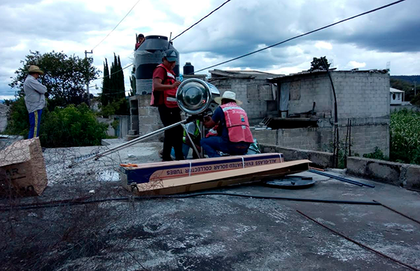 Reciben antorchistas de Panotla calentadores solares