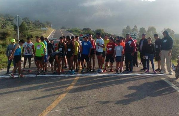 Realiza Antorcha 3er maratón en Tlaxco