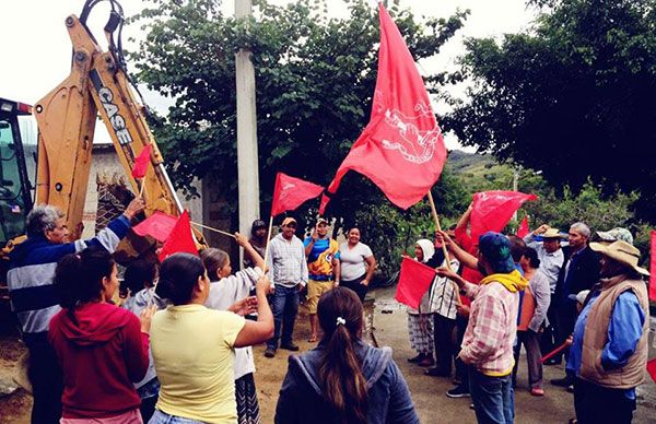 Habitantes del Tremesino logran la pavimentación de una de sus calles principales