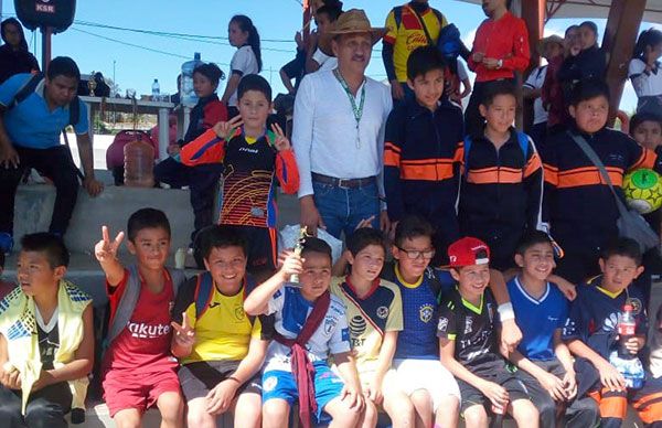 Impulsa Antorcha Magisterial actividades deportivas entre comunidad estudiantil