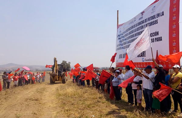 Construyen polideportivo en la colonia Antorcha Popular 1 de Ciudad Guzmán   