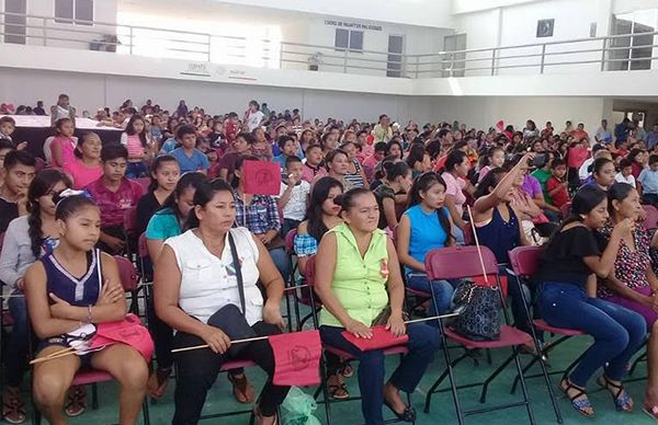 Antorchistas de Macuspana celebran fin de año