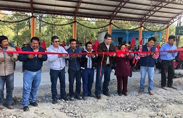 En Yosocoyo se celebró la culminación de su techado