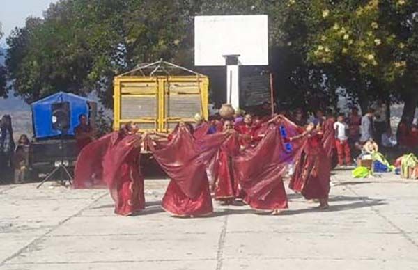 Grupo folclórico antorchista, engalana fiesta patronal de Nundiche