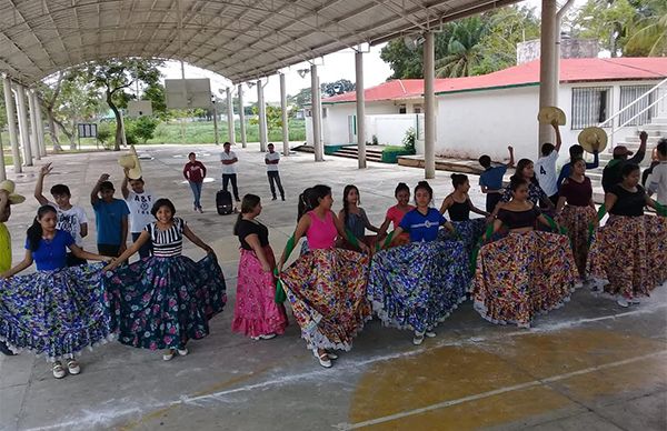 Antorcha promueve la cultura en Tacotalpa