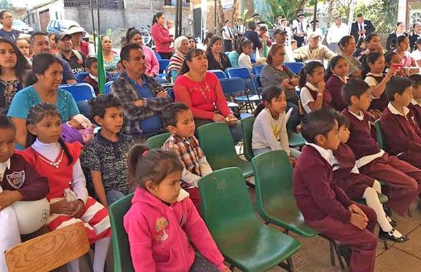 Arienses festejan infraestructura educativa en la primaria Citlalmina