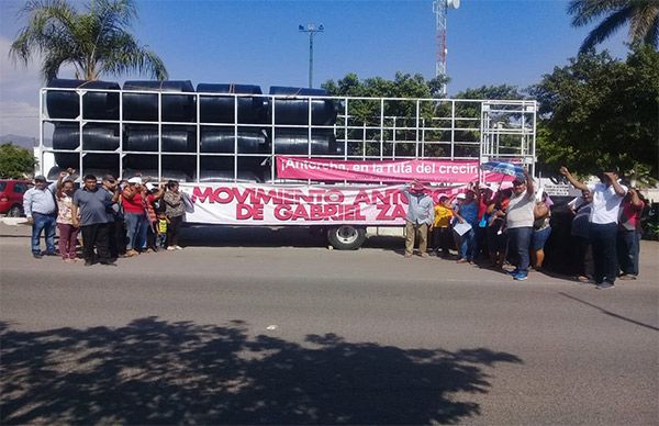 Familias de Gabriel Zamora son beneficiadas con la entrega de tinacos