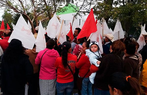 Antorchistas se manifiestan en COMAPA Victoria