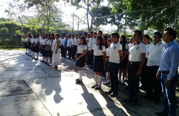 Preparatoria José Martí forma hombres nuevos