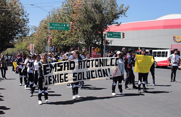 Tres mil estudiantes exigen al Gobierno solución real a sus demandas