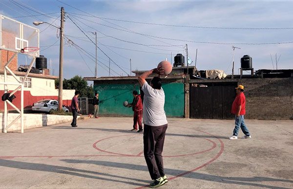 Fomentan el deporte y la salud física colonos antorchistas de Pátzcuaro