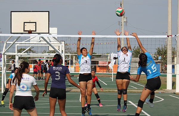 Esfuerzo y dedicación en Torneo de Voleibol, avanzan equipos a siguiente ronda