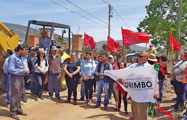 Arranca pavimentación en Irimbo bajo el proyecto Antorcha Construye Michoacán