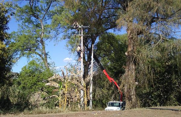 Antorcha realiza ampliación eléctrica en La Luz Nogaré