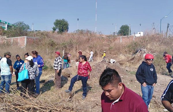 La falta de un terreno en donde vivir, provoca que seudolíderes fomenten la invasión de predios en las faldas del Quinceo