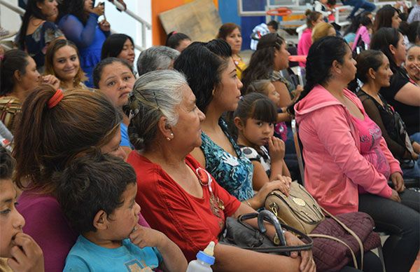 Festejan a madres antorchistas del Telebachillerato Cristóbal Colón