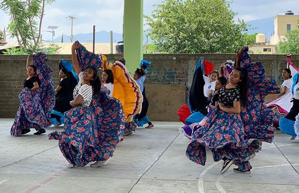 Con gala cultural preparan fin de curso en escuela antorchista 