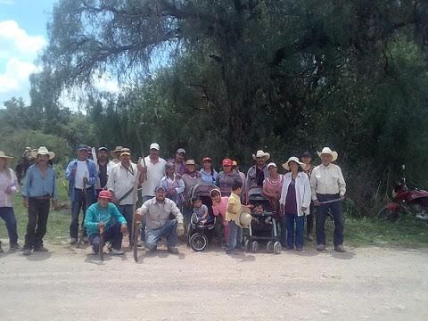 Laguenses realizan faena en carreteras