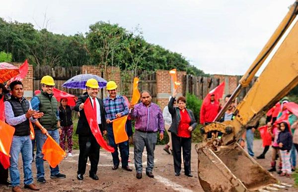 Logran inicio de instalación de drenaje colonos del municipio de Hidalgo