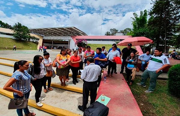 Antorcha logra recontratación de maestros