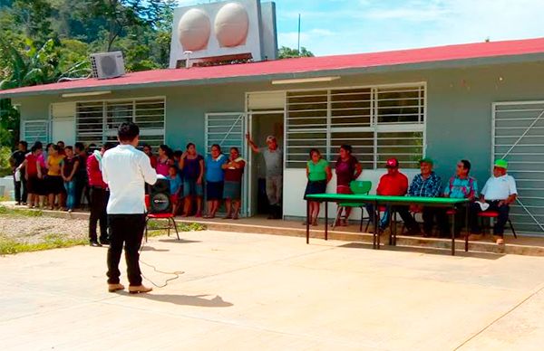 Celebran instalación de aires acondicionados en Tacotalpa