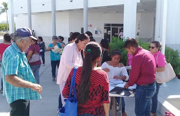 Antorchistas solicitan apoyos sociales en el ayuntamiento de La Paz