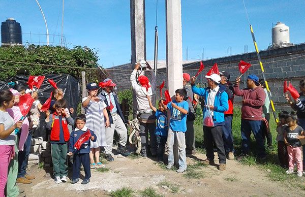 Colonos de Maravatío organizados con Antorcha obtienen servicio de electrificación